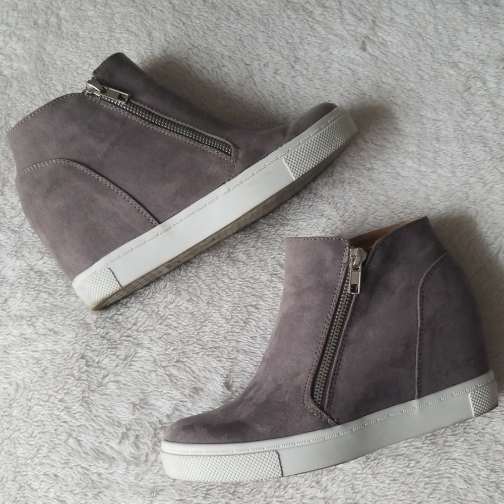 Wedge sneaker
